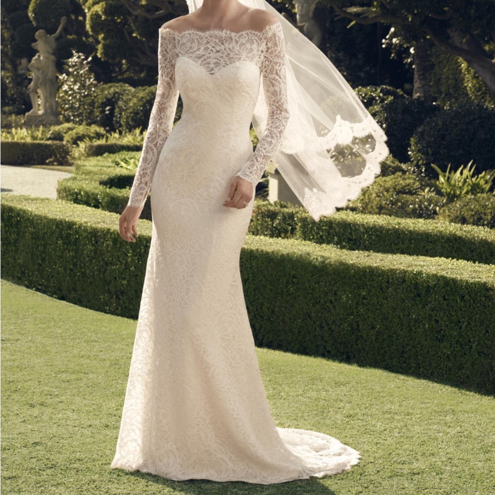 Casablanca Bridal Ivory Scalloped Lace Wedding Dress Gown